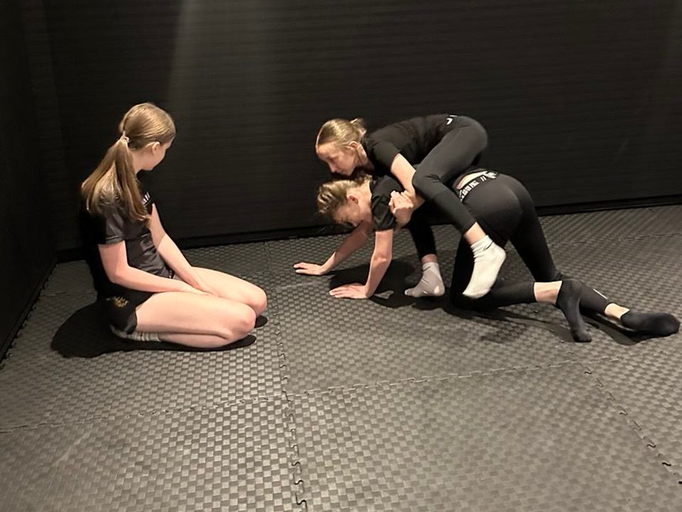 Kids grappling: confidence in motion